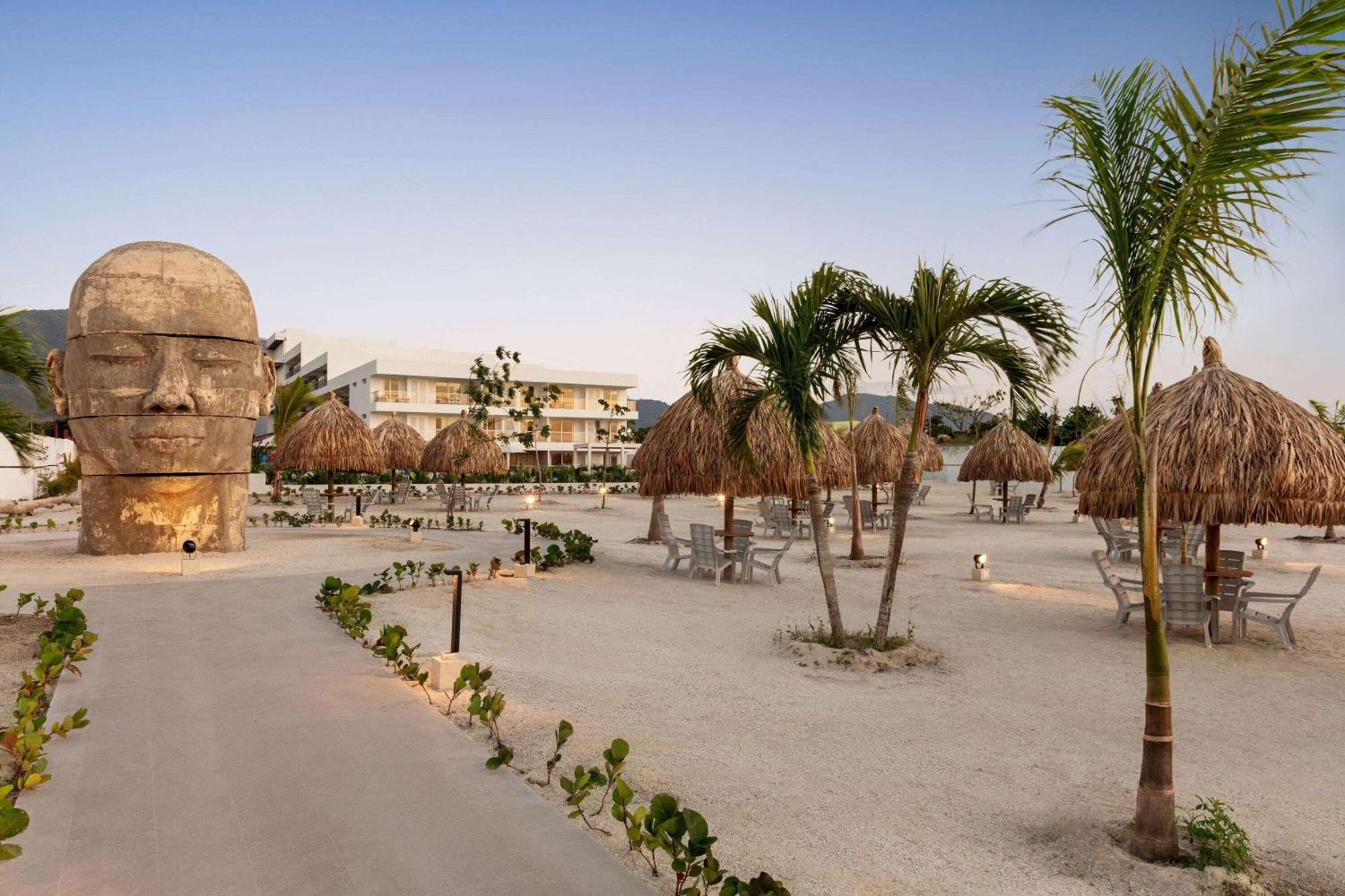 Wyndham Aluna Hotel